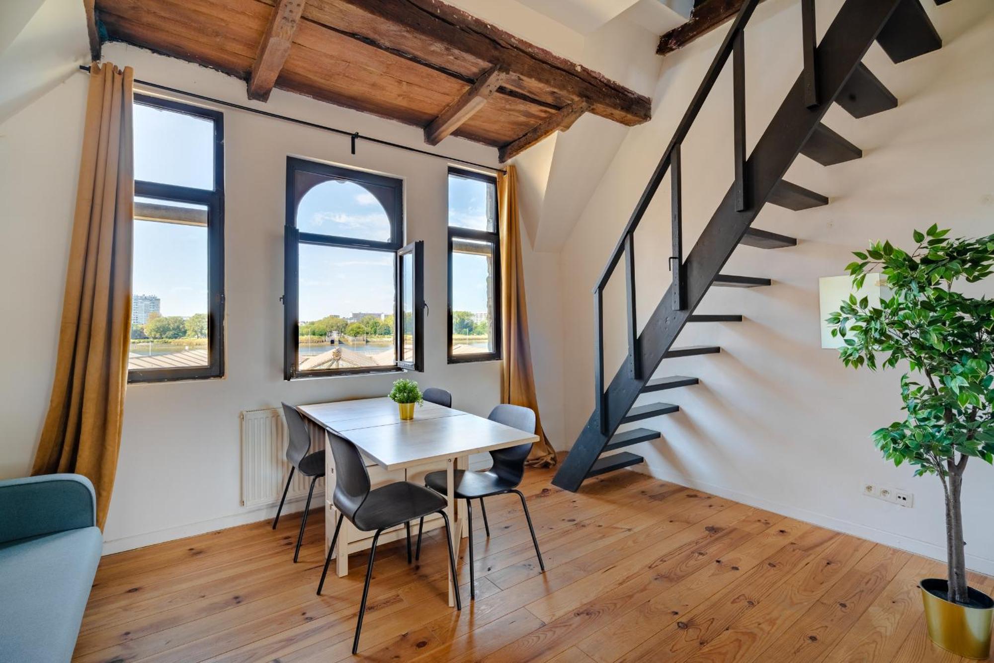 Charming Two-Bedroom River Side Apartment Αμβέρσα Εξωτερικό φωτογραφία